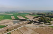 Jabłoń Dąbrowa - wiadukt widok z drona fot Paweł Mieszkowski PKP Polskie Linie Kolejowe SA