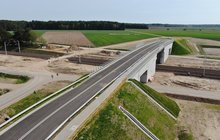 Porośl-Kije - wiadukt nad torami widok z drona fot Paweł Mieszkowski PKP Polskie Linie Kolejowe SA