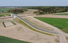 Porośl-Kije - wiadukt nad torami widok na układ drogowy fot Paweł Mieszkowski PKP Polskie Linie Kolejowe SA