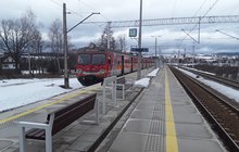 Lasek - przy peronie stoi pociąg, fot. Józef Syc