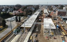 Widok z góry na stację w Ożarowie Mazowieckim. Widać nową wiatę peronową, fot. A. Lewandowski, P. Mieszkowski (2)