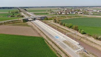 Dąbrowa-Łazy - wiadukt nad torami widok z drona fot Artur Lewandowski PKP Polskie Linie Kolejowe SA