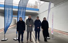 Przedstawiciele Ministerstwa Infrastruktury, PLK SA i władz samorządowych na otwarciu wiaduktu w Kobyłce, fot. Anna Znajewska-Pawluk
