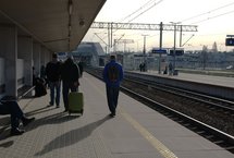 Pasażerowie na peronie Warszawa Gdańska. Autor_Natalia_Brzostek-Pacan_PLK (1)