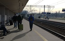 Pasażerowie na peronie Warszawa Gdańska. Autor_Natalia_Brzostek-Pacan_PLK (1)