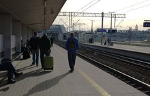 Pasażerowie na peronie Warszawa Gdańska. Autor_Natalia_Brzostek-Pacan_PLK (1)
