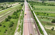 LK25, odc. Sandomierz - Chmielów - nowe tor, perony, sieć trakcyjna, na torach maszyny, fot. Krzysztof Dzidek (8)