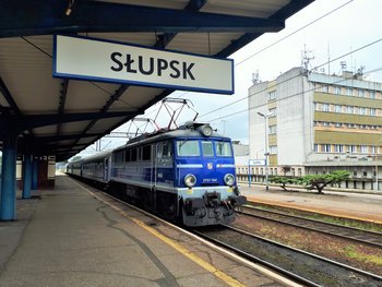 Pociąg przy peronie stacja Słupsk. Fot. Przemysław Zieliński PKP PLK