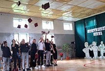 uczniowie na zakończeniu roku ZS nr 4 Kutno Azory aut. Karolina Klostowska