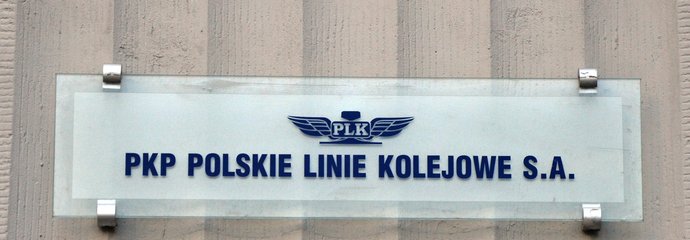 Tabliczka na budynku PKP Polskie Linie Kolejowe S.A.