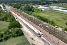 LK25, odc. Sandomierz - Chmielów - nowe tor, perony, sieć trakcyjna, na torach maszyny, fot. Krzysztof Dzidek (1)