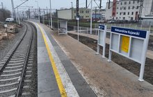 Stacja Aleksandrów Kujawski Wyremontowany peron nr 2 na stacji Aleksandrów Kujawski. fot. Paweł Mieszkowski PLK