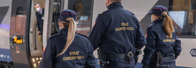 Straż Ochrony Kolei podczas patrolu - fot. SOK