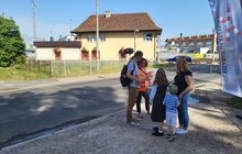Akcja ulotkowa na przejeździe kolejowo-drogowym w Poznań ul. Św. Michała fot. Radosław Śledziński