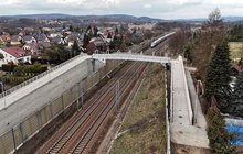 Nowa kładka kolejowa nad torami w Rudawie, widok z lotu ptaka, fot. Piotr Hamarnik (1)