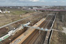Widok z góry na przystanek Warszawa Gołąbki, widać perony i kładkę, dot. A.Lewandowski, P. Mieszkowski (3)