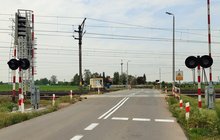 Zdjęcie przedstawia zmodernizowany przejazd kolejowo-drogowy w Inowrocławiu (ul. Batkowska)