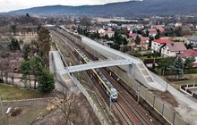 Nowa kładka kolejowa nad torami w Rudawie, widok z lotu ptaka, fot. Piotr Hamarnik (2)