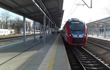 Zielona Góra pociąg przy peronie fot. sekcja IZ Zielona Góra PLK