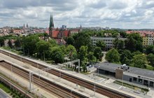 Stacja Olsztyn Zachodni. W tle Stare Miasto - fot. Paweł Mieszkowski