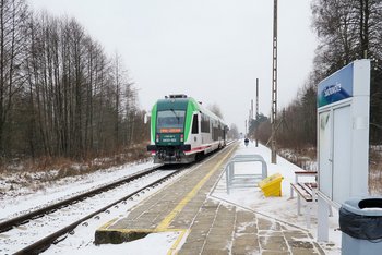 1. Przystanek Suchowolce, pociąg przy peronie, T.Łotowski, PLK