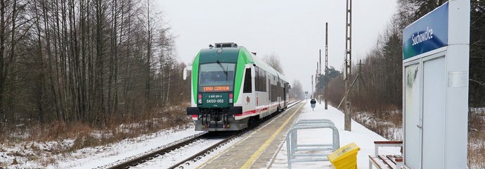 1. Przystanek Suchowolce, pociąg przy peronie, T.Łotowski, PLK