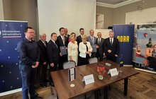 Podpisanie umowy w Krośnie na linię Jasło - Zagórz; fot. Kamil Mergel PLK SA