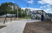 Wejście do tunelu od Zatorza. Stojaki rowerowe_fot. Andrzej Puzewicz