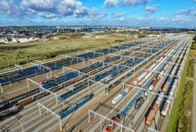 Pociągi towarowe na stacji Gdańsk Port Północny z lotu ptaka. fot. Krzysztof Mystkowski PKP PLK 1