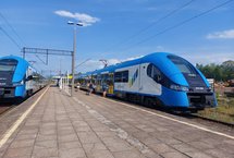 Stacja Węgierska Górka, pociąg przy peronie, fot. Katarzyna Głowacka