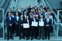 Podpisanie Paktu Kolejowego dla Woj. Łódzkiego, minister Dariusz Klimczak, prezes PLK Piotr Wyborski, marszałek woj. łódzkiego Joanna Skrzydlewska fot. PLK 1.JPG