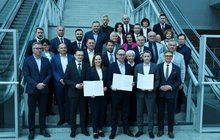 Podpisanie Paktu Kolejowego dla Woj. Łódzkiego, minister Dariusz Klimczak, prezes PLK Piotr Wyborski, marszałek woj. łódzkiego Joanna Skrzydlewska fot. PLK 1.JPG