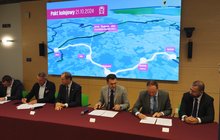 Podpisanie paktu kolejowego z udziałem Piotra Malepszaka wiceministra infrastruktury fot. Przemysław Zieliński