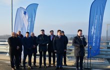 Otwarcie wiaduktu drogowego nad torami w Tłuszczu, na zdjęciu Andrzej Bittel, wiceminister infrastruktury i przedstawiciele PLK i samorządu, fot. Rafał Wilgusiak PLK SA (1)