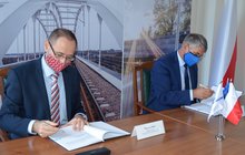 Podpisanie umowy na opracowanie dokumentacji przedprojektowej, koncepcji programowo przestrzennej dla budowy skrzyżowania dwupoziomowego w Terespolu. 
