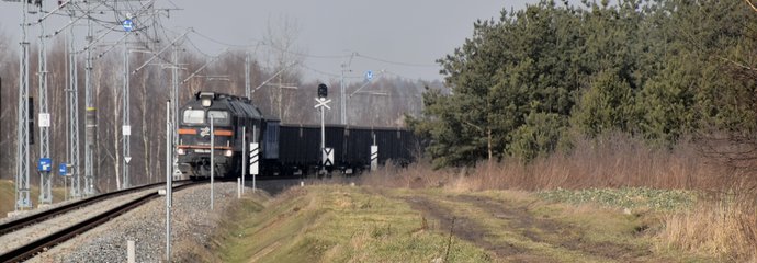 Pociąg towarowy na zmodernizowanej linii kolejowej Częstochowa Wyczerpy - Chorzew Siemkowice, fot. Marek Styczyński