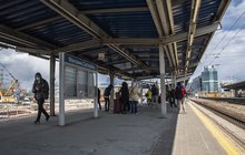 Podróżni na peronie stacji Warszawa Zachodnia, fot. Izabela Miernikiewicz