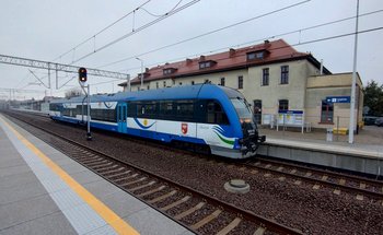 Pociąg przy peronie stacji Giżycko. fot. Przemysław Zieliński PLK