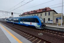 Pociąg przy peronie stacji Giżycko. fot. Przemysław Zieliński PLK