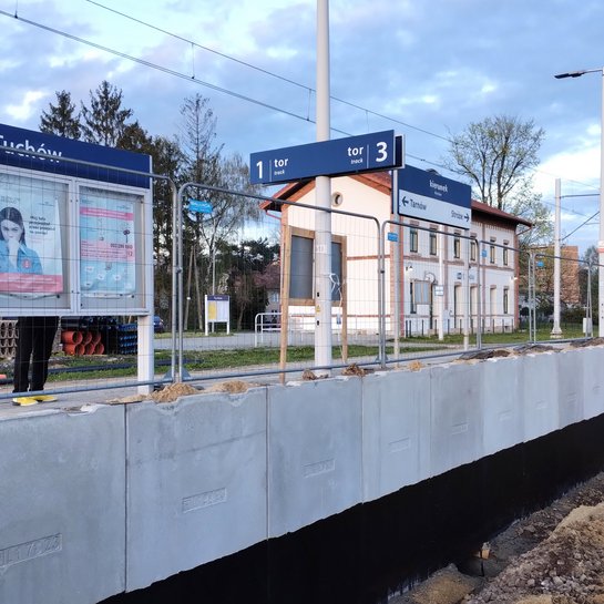 Stacja Tuchów - fragment konstrukcji nowego peronu, fot. Kazimierz Bałut