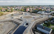 Tłuszcz - budowa nowego układu drogowego widać rondo, fot Artur Lewandowski PKP Polskie Linie Kolejowe SA