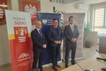 Briefing w Suchej Beskidzkiej po podpisaniu umowy na budowę wiaduktu w Lachowicach, fot Dorota Szalacha