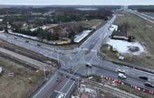 Widok z góry na zmodernizowany przejazd kolejowo-drogowy w Nowym Ciechocinku. fot. Paweł Mieszkowski PLK