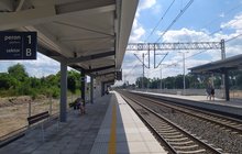 Podróżni na stacji Dobiegniew_fot. Bartosz Pietrzykowski