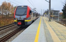 Przystanek Mokra Przystanek Mokra, nowy peron, pociąg fot. Natalia Kolczyńska PLK SA