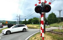 Barcice, wykonywane są prace na przejeździe przy wymianie urządzeń, fot. Jakub Tokarz (5)