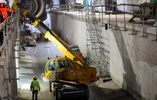 Łódź Polesie - prace konstrukcyjne na podziemnym przystanku, pracownicy, maszyny_fot. Adrian Płuciennik
