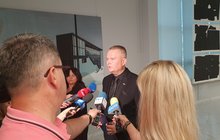 Dyrektor Grzegorz Łukasik informuje o inwestycji z Programu Przystankowego na briefingu prasowym w Świętokrzyskim Urzędzie Wojewódzkim fot. Piotr Hamarnik