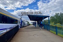Pasażerowie wchodzą na peron przystanku Warszawa Ursus Pólnocny, fot. Anna Znajewska-Pawluk