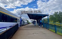 Pasażerowie wchodzą na peron przystanku Warszawa Ursus Pólnocny, fot. Anna Znajewska-Pawluk
